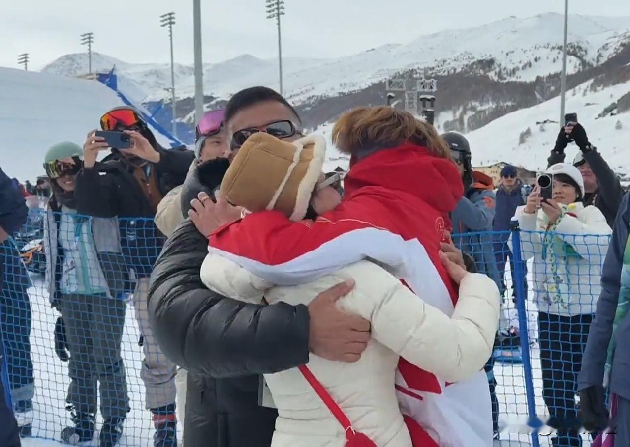 翊鸣夺金有决窍！！！苏翊鸣夺得男子单板滑雪障碍技巧赛冠军接受采访时谈到：熟悉场地