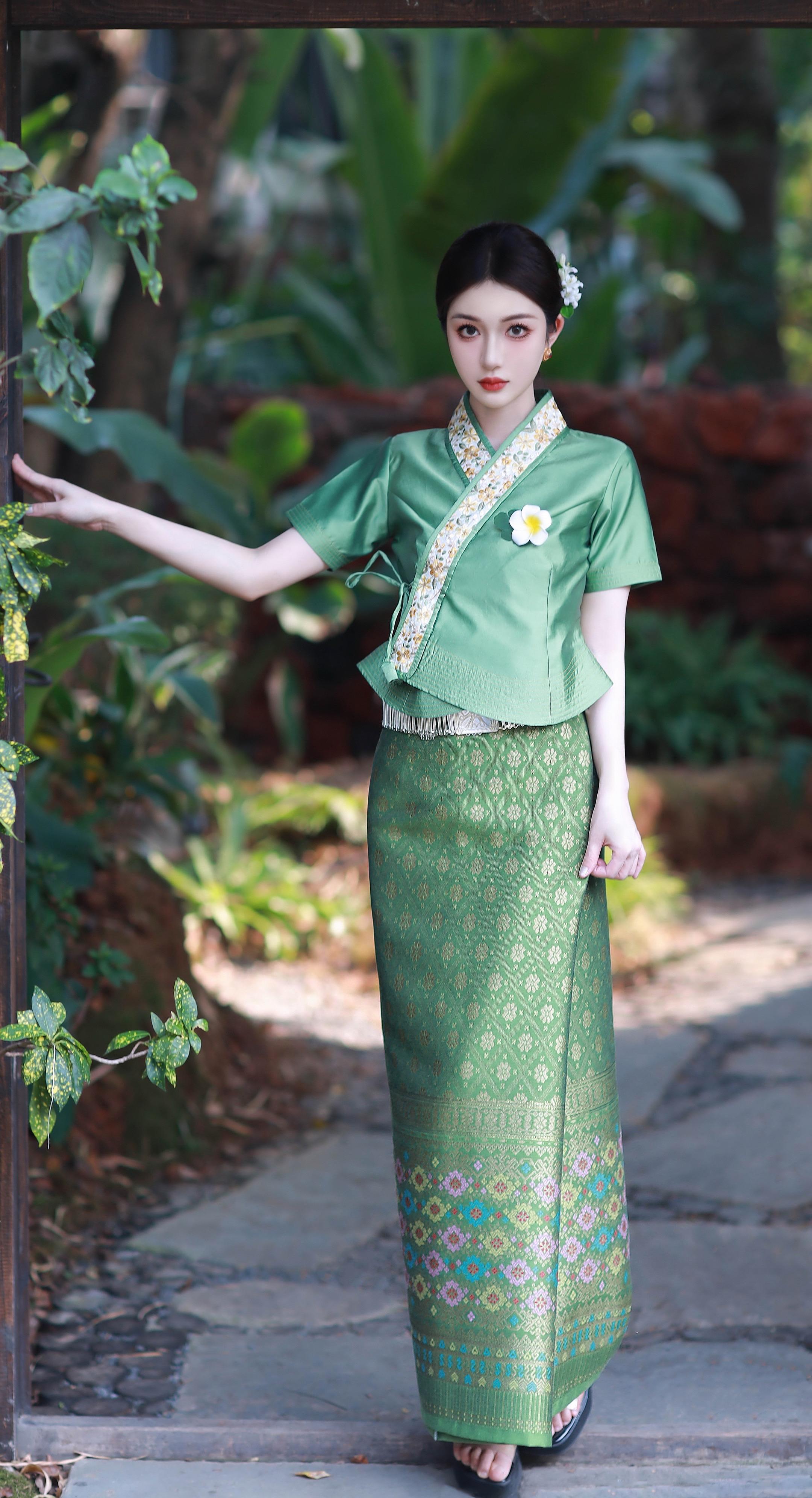 “浓度刚好的橄榄绿。”