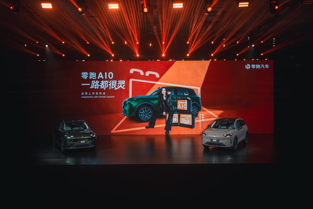 6.58万也能车位到车位？零跑这波“科技普惠”打得友商措手不及
 
买车，终于不