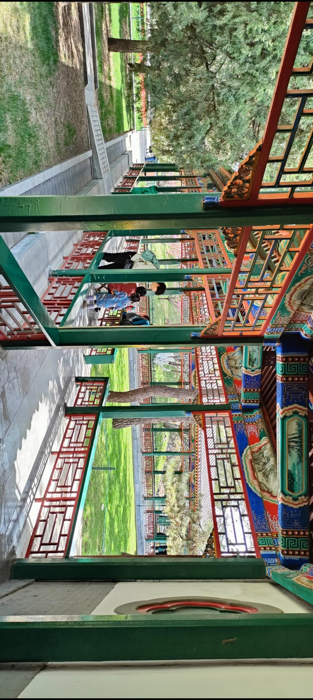 探访古色古香的寺庙，感受宁静与祥和。