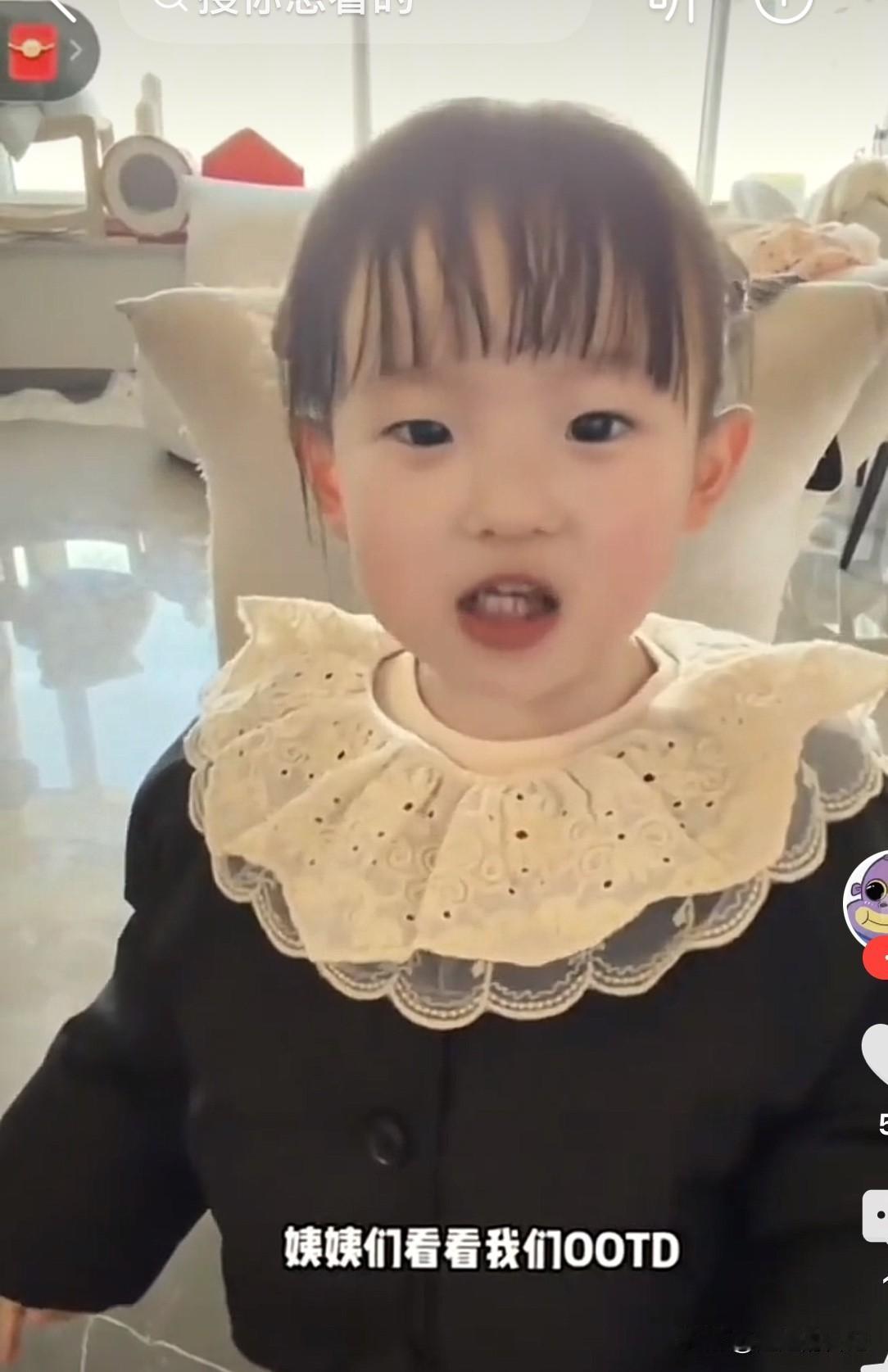 闪闪给代言产品拍视频，镜头感十足，不怯场，表达的清晰，真是个赚钱小能手。
闪闪天