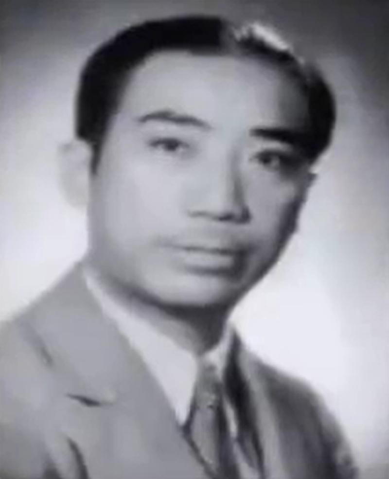 1941年，深夜，戴笠温柔地把秘书周志英i抱到了床上。激情后，戴笠承诺说：“过几