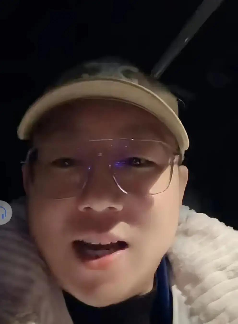 70万人气突然变4万！
 
王小源直播里直接开怼，说快手给的数据掺水，平时亮着的