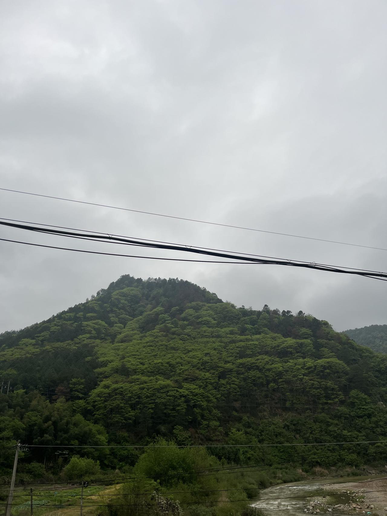 《道德经》开篇这段话，我读了不下百遍，每次读都有新的感受。

“道可道，非常道；