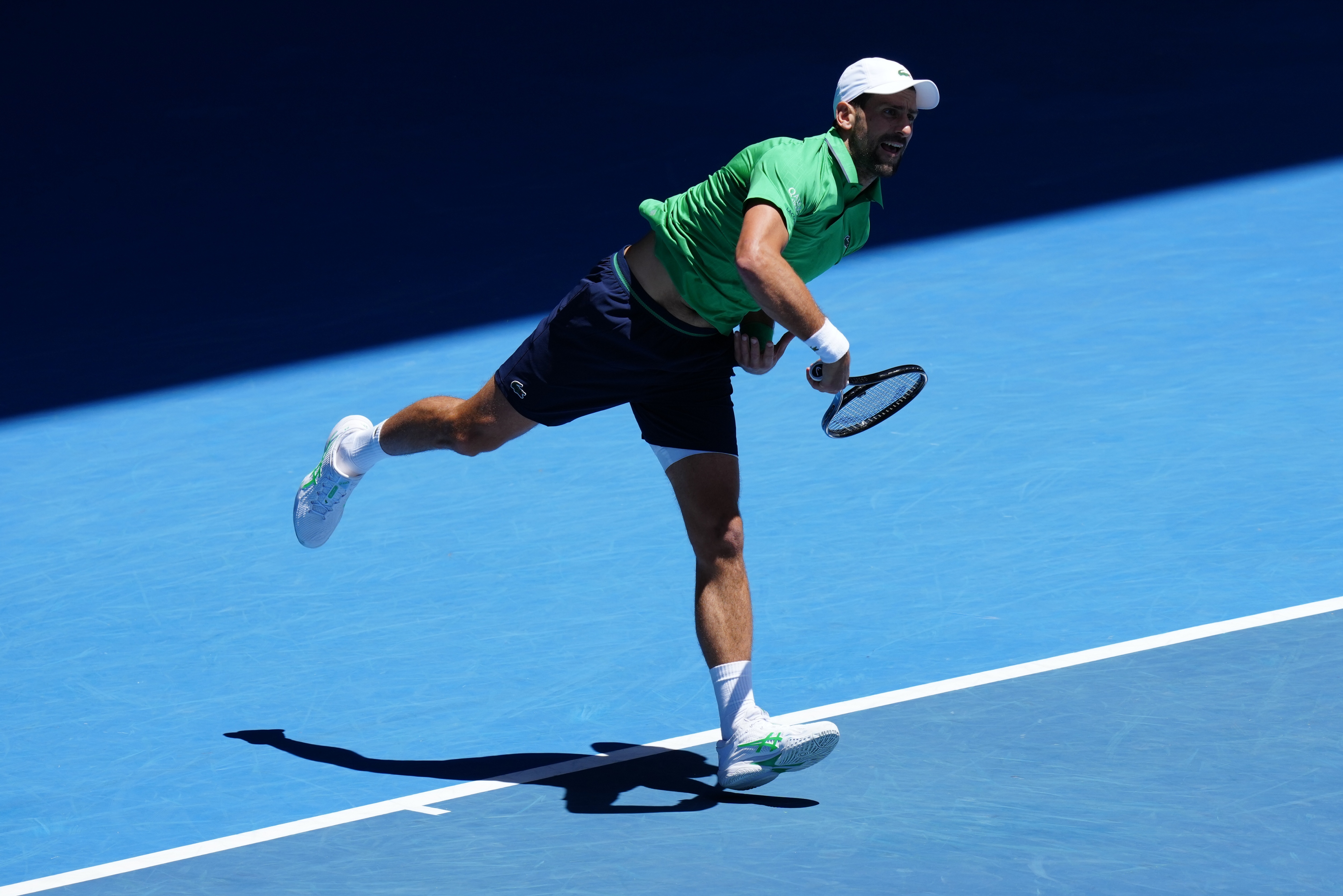 澳网2026 男单第二轮，十届赛会冠军德约科维奇以6-3/6-2/6-2横扫马埃