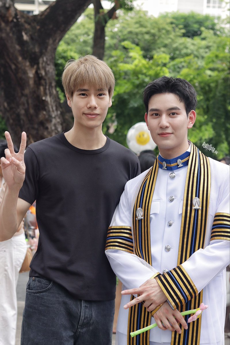 pondphuwin ✪ 和朋友合影啦 ——————————Credit：ryu