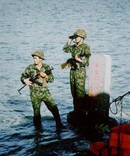 1990年，我国驻南薰礁的11名战士突然失联，在后续调查中，发现11名战士6人死