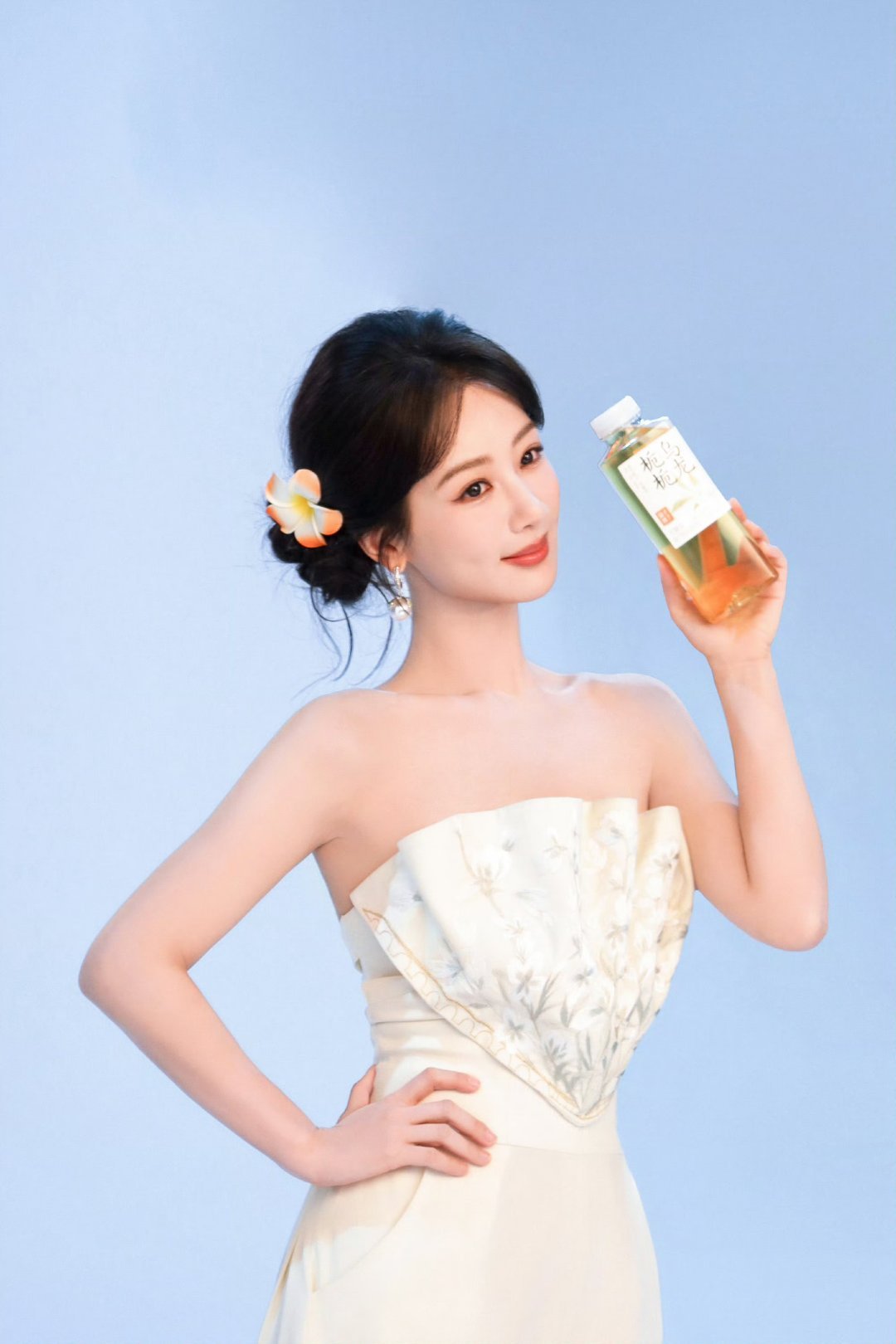 杨紫[超话]  yz杨紫董竹君yz杨紫玉兰花开君再来我的生活就像一杯白开水，但是