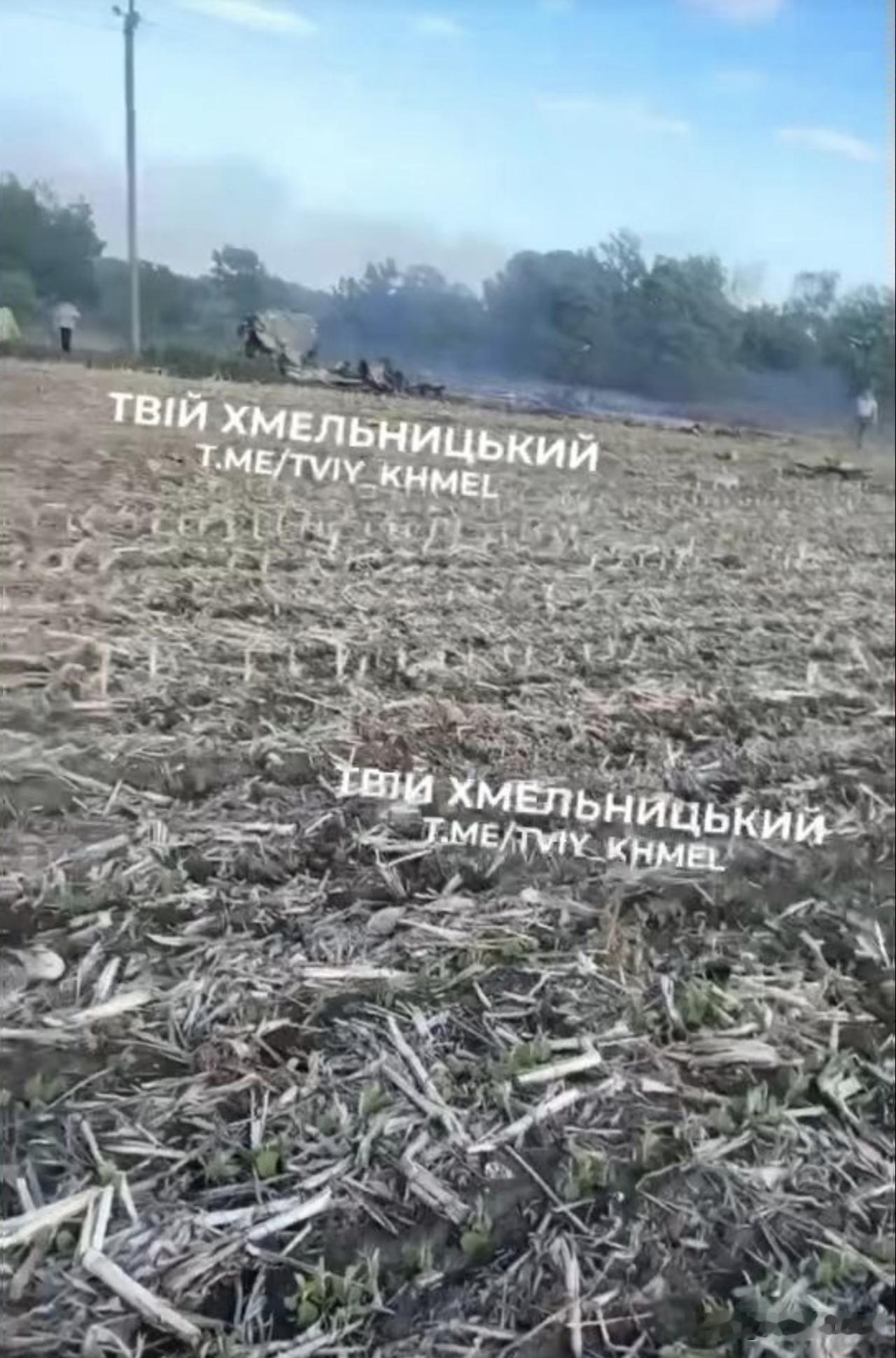 坠机接力赛
乌克兰空军一架苏24m在赫梅利尼茨基州坠毁，目前不知道是被大俄给打下