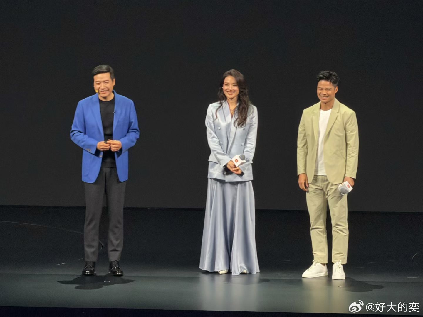 小米新一代SU7的代言人选得不错：舒淇。SU7的谐音：舒淇，绝了。小米发布会