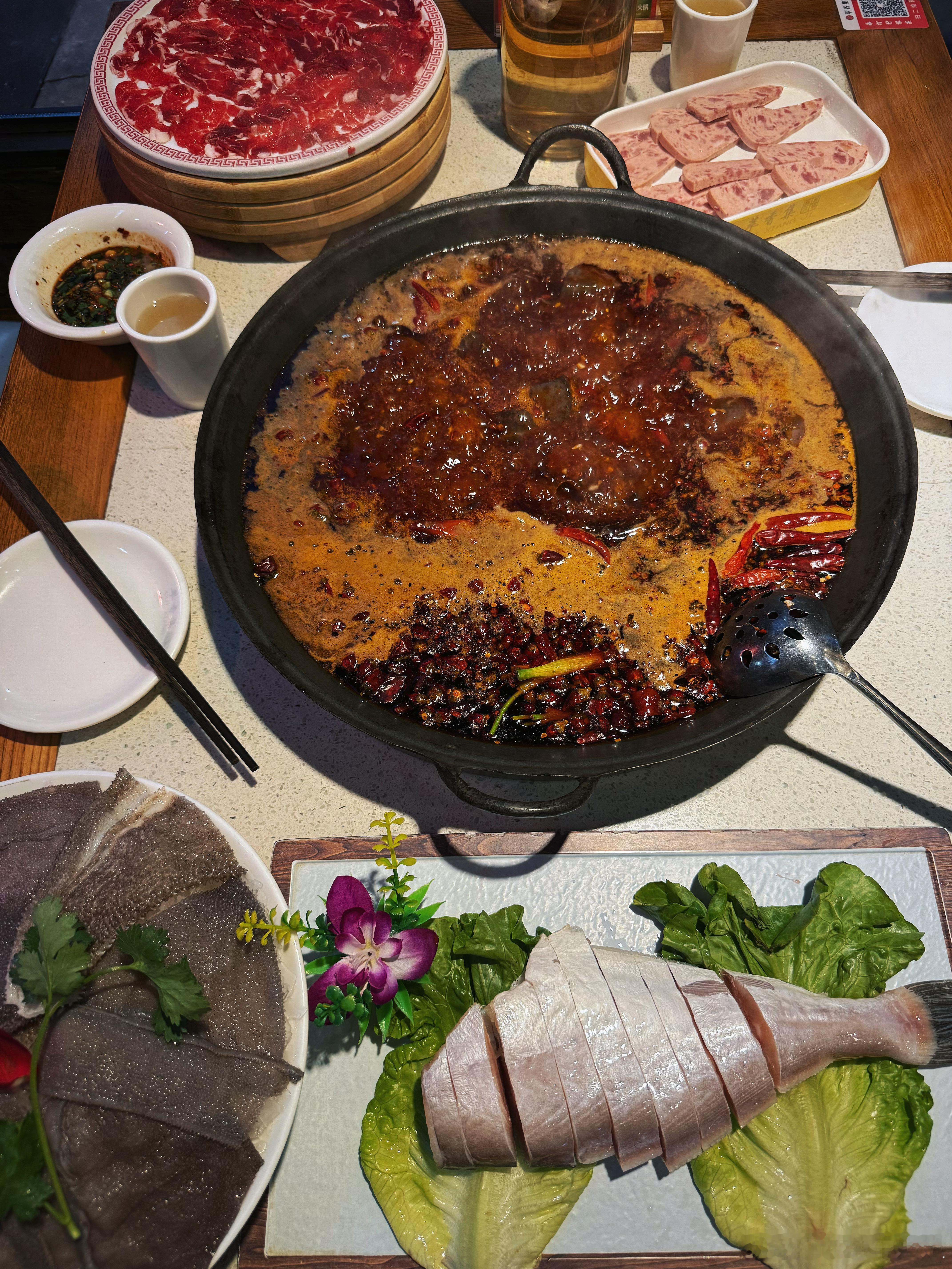 抓紧时间吃了火锅，很满足[可爱]我走老[飞机] ​​​