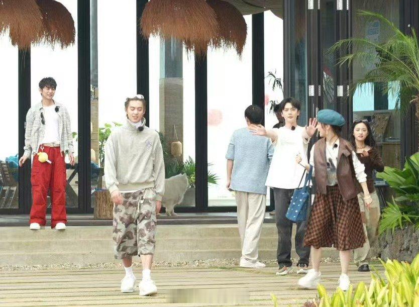 亲爱的客栈你好事做尽亲爱的客栈圆梦感爆棚！桃花坞三傻王鹤棣王传君武大靖合体，何炅