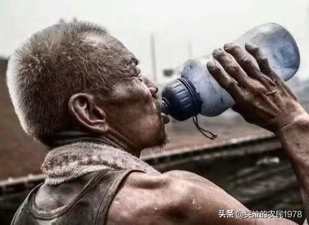 长命百岁，对于大多数普通人来说，我觉得是一种折磨，而并非好事。
首先35岁以后就