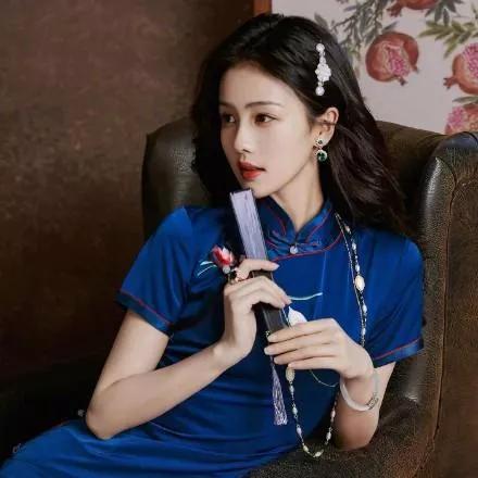 优雅蓝旗袍，韵味十足！🌸✨