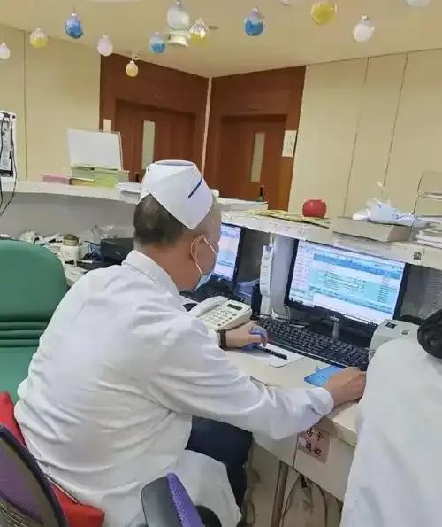 男生学护理有没有优势？

很多人说，我听说男生学护理很吃香，吃香咱不知道，吃土我
