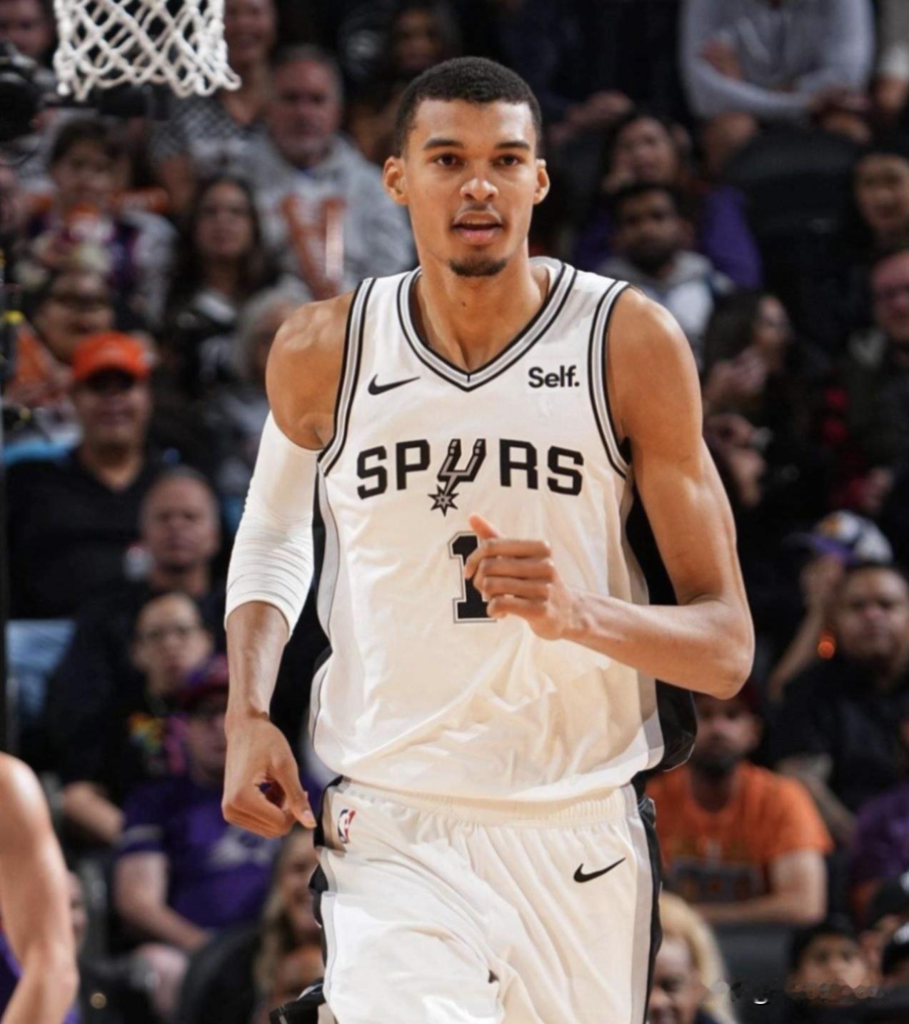 现役NBA各项能力第一人！詹姆斯属于哪种？
 
1 综合实力第一人：约基奇（掘金
