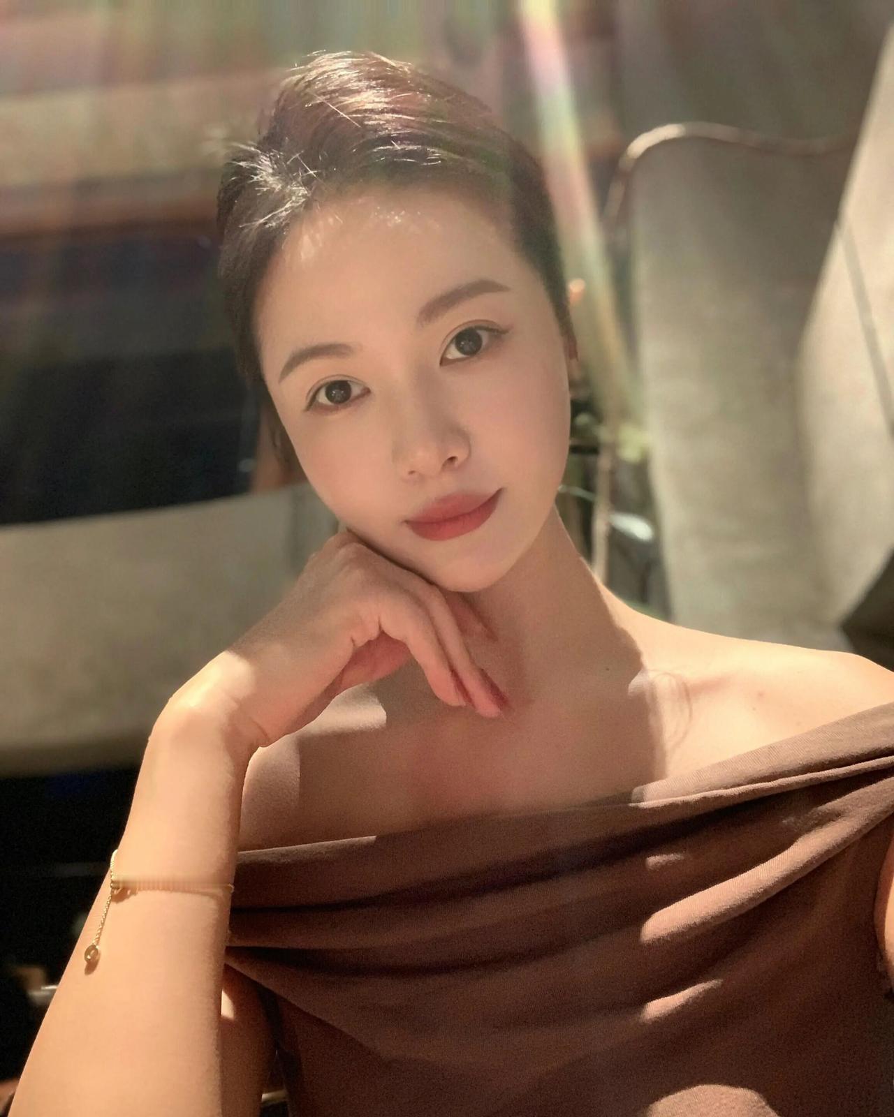 其实男人最想得到的，不是车，也不是房，而是有一个无论你贫穷富贵，健康疾病，都有一