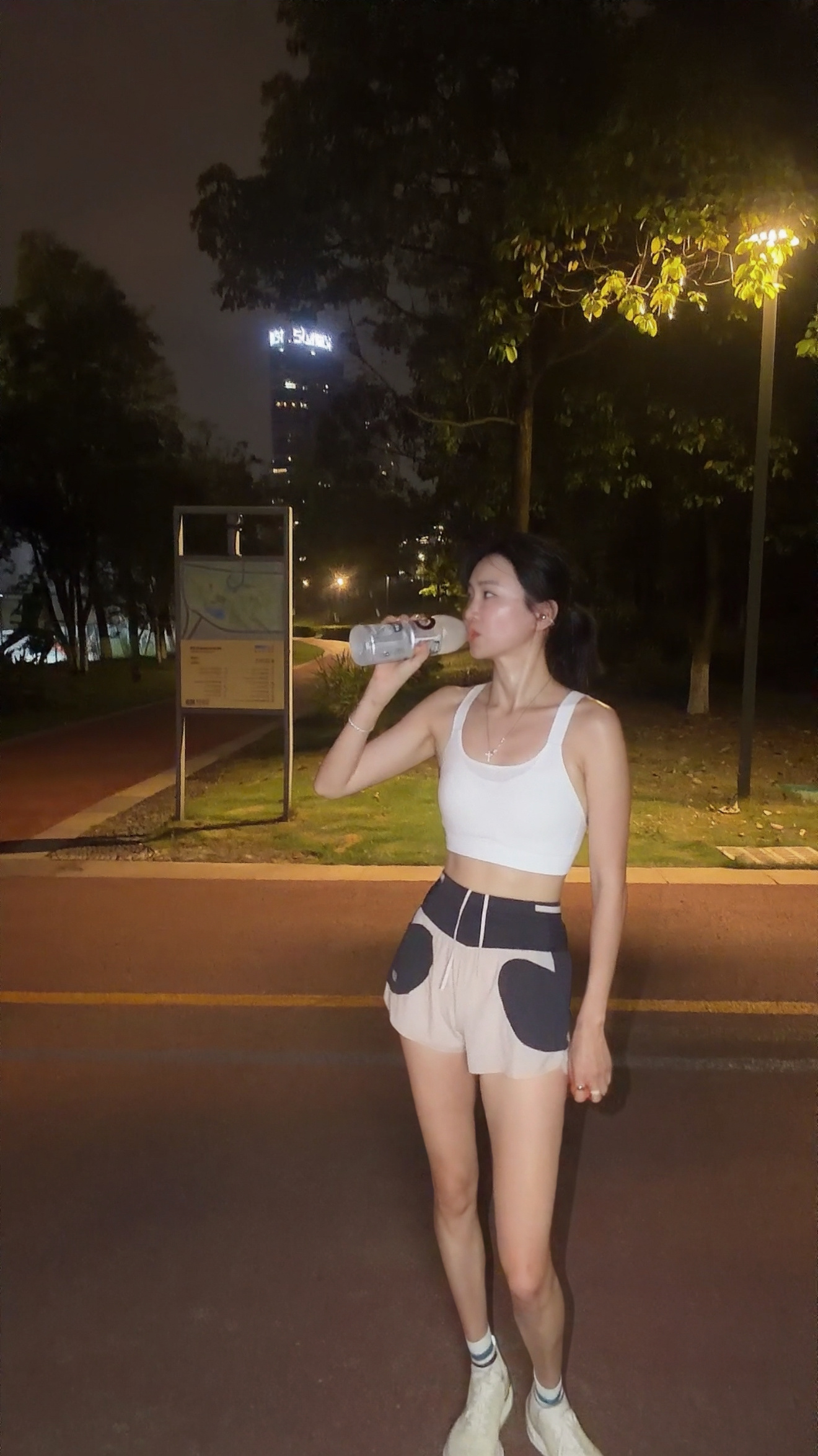 故意在11.99km掐断了表。许久没有的汗如雨下李宁的赤兔仍然底部略有点厚我还是
