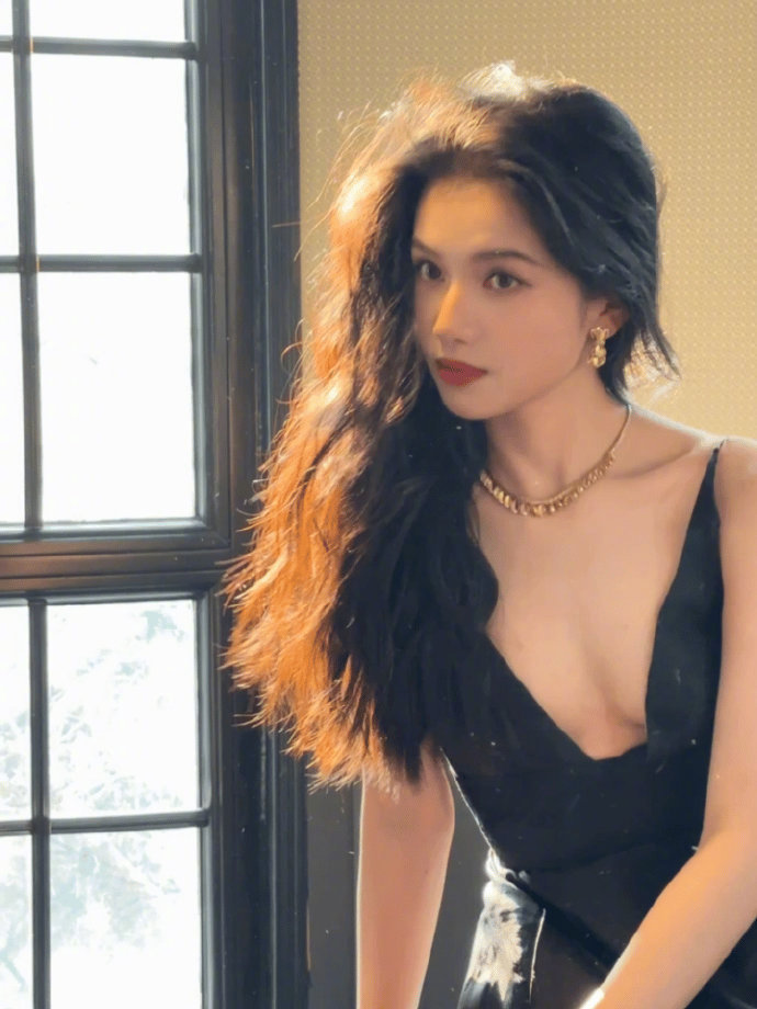张婧仪  一些很有故事感的美 