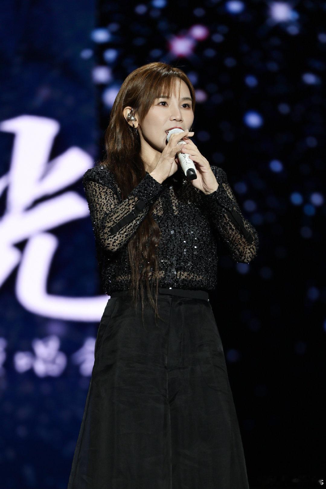 江苏卫视跨年第四波阵容官宣李佳薇官宣加盟江苏卫视跨年接荔2026 谁的DNA动了