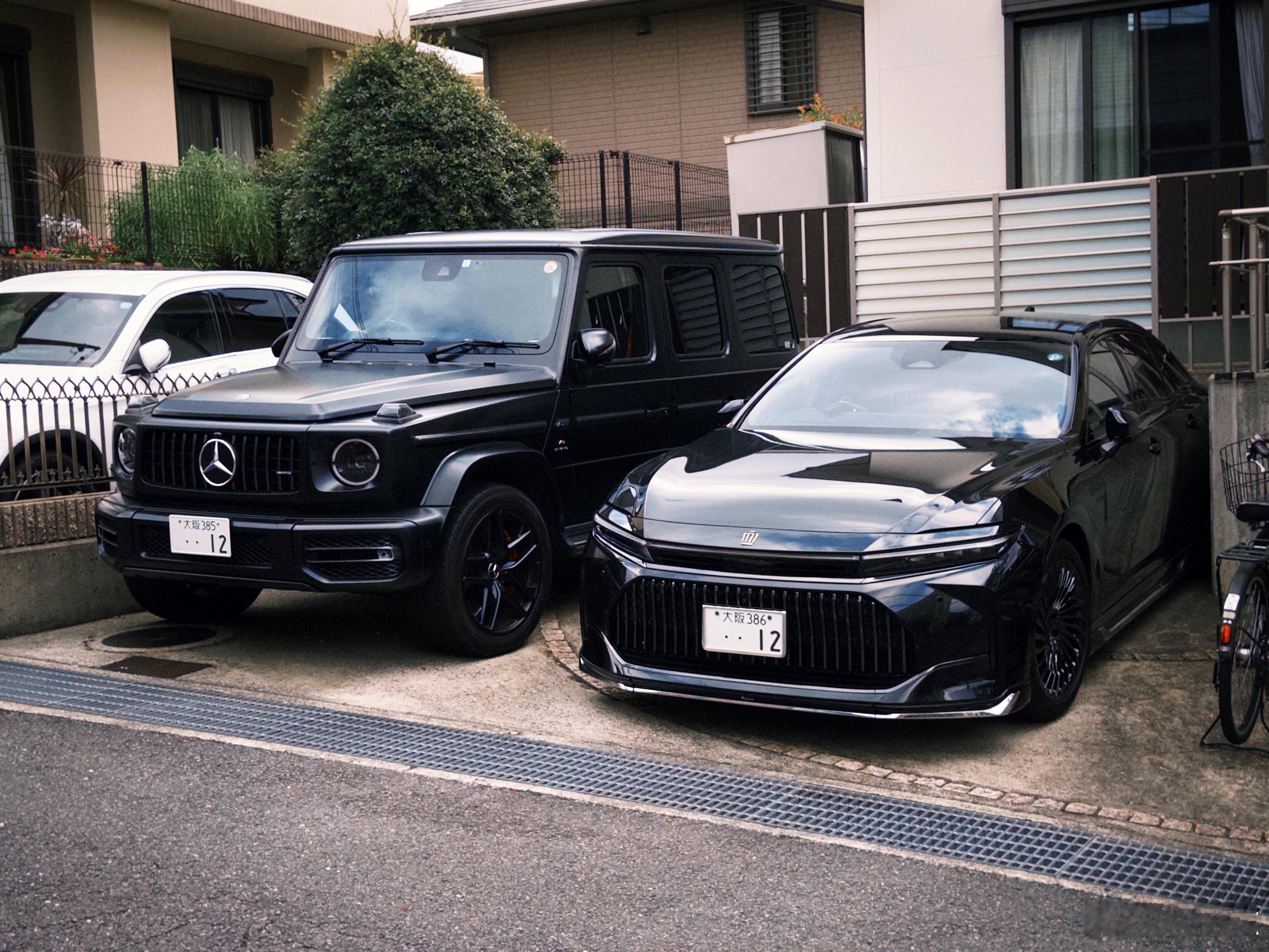 型车街拍 典型的大阪“老钱风”车库组合：皇冠sedan + 奔驰G63  ​​​
