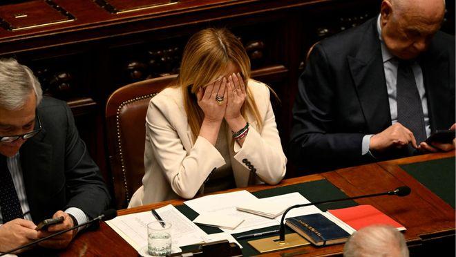 最小仅6岁！
伊朗女校遭导弹摧毁，梅洛尼一句“屠杀”看哭世界。
 
2月28日，