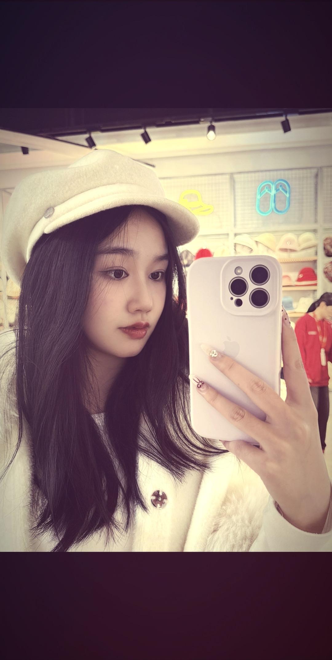 敬此刻倔强又疲惫的自己  前路漫漫  苦乐独尝.