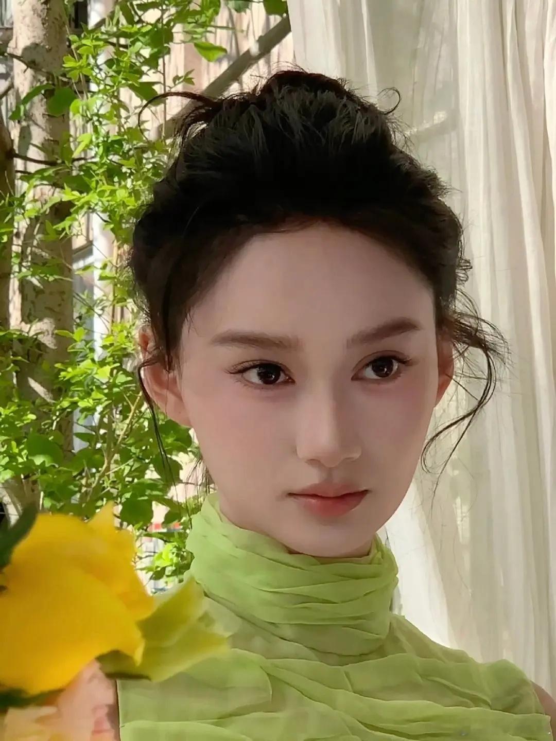 夏梦还挺好看的 但是我喜欢她的高级版“郭晓婷” 