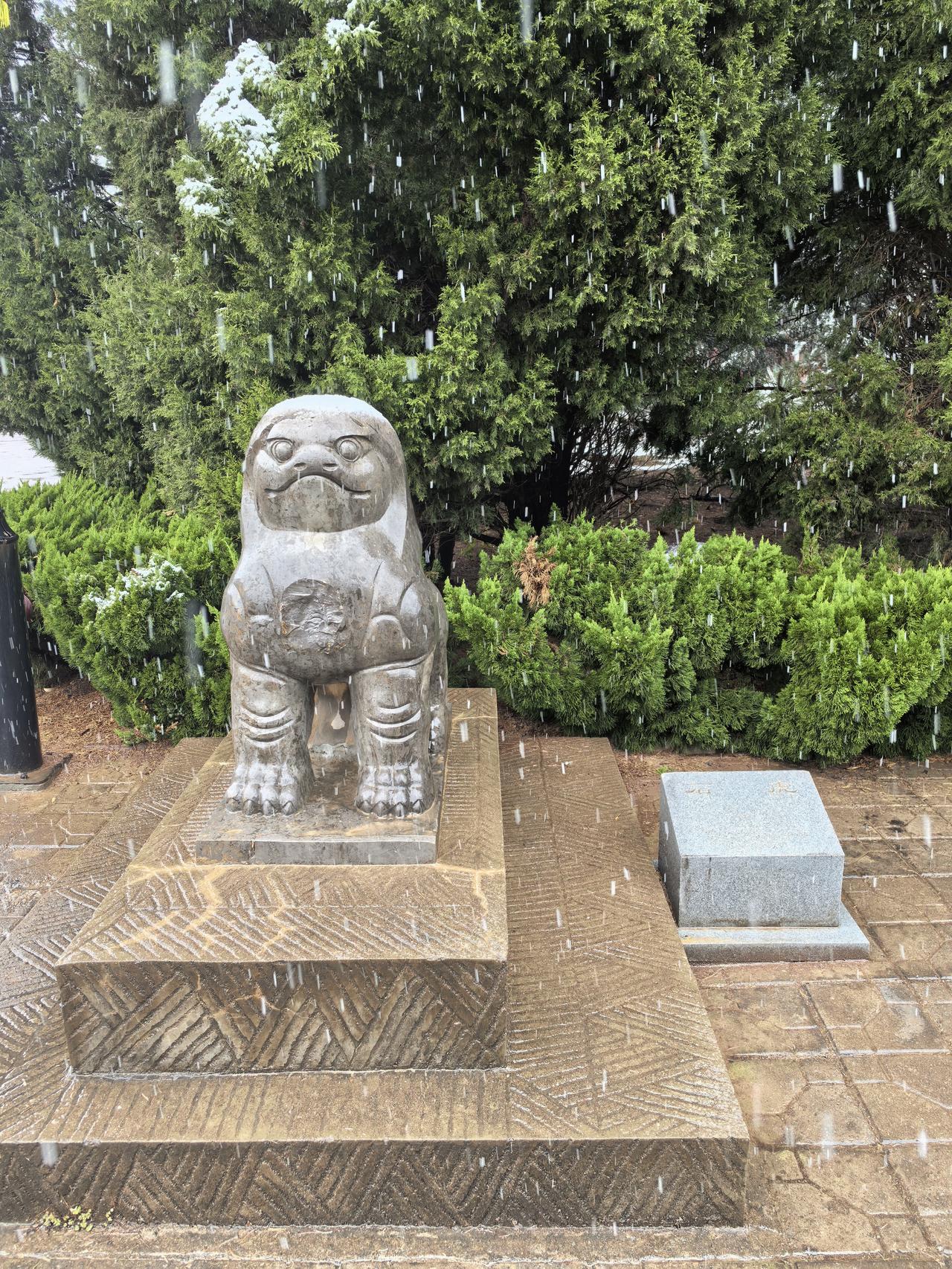 〖大唐秦王陵前神道两侧的石雕，是不是有一部分是现代的？〗

石雕两侧的石雕，有一