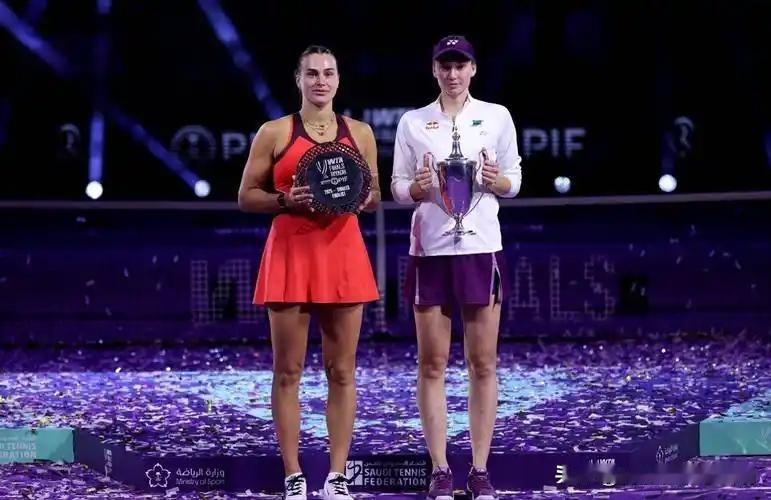 亚洲之光，莱巴金娜
北京时间11月9日凌晨，2025年WTA年终总决赛女单决赛，