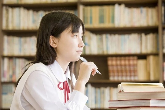 读书 好好读书，从来都不只是为了一张试卷、一次考试，而是为了在漫长的人生里，给自