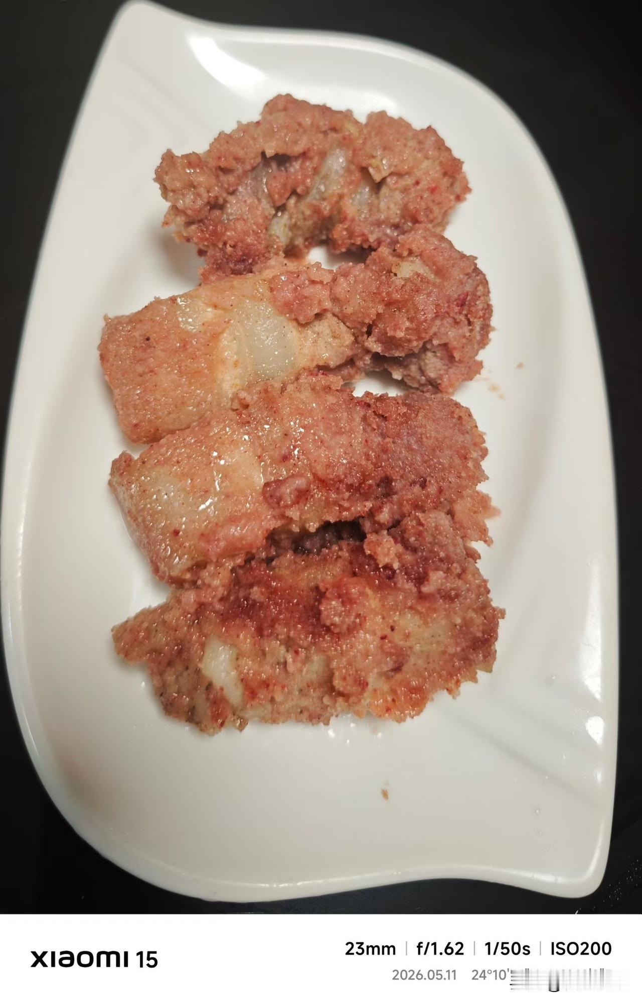 今天这顿午饭，吃得真叫一个舒坦。

先喝两口西红柿鸡蛋汤，酸溜溜的，瞬间把胃口打
