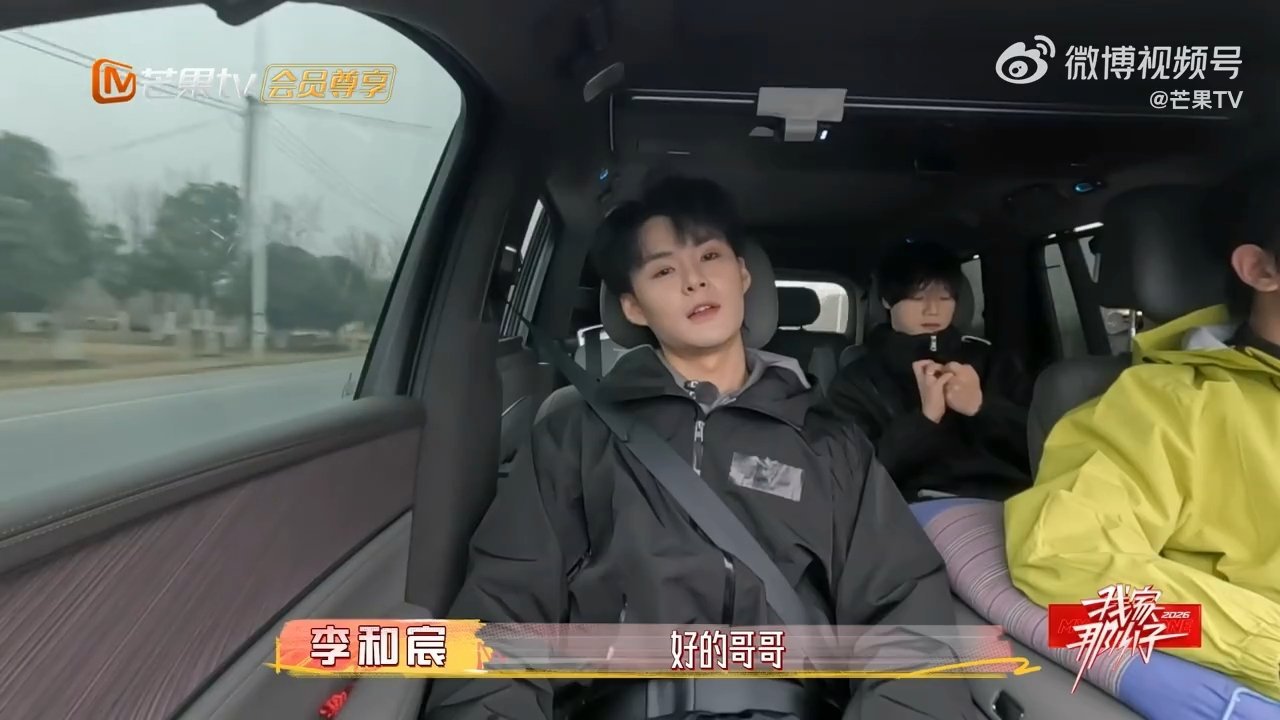 夏之光不语只是一味买单我家那小子 看完夏之光买单瞬间想贴贴，对朋友有求必应，人也