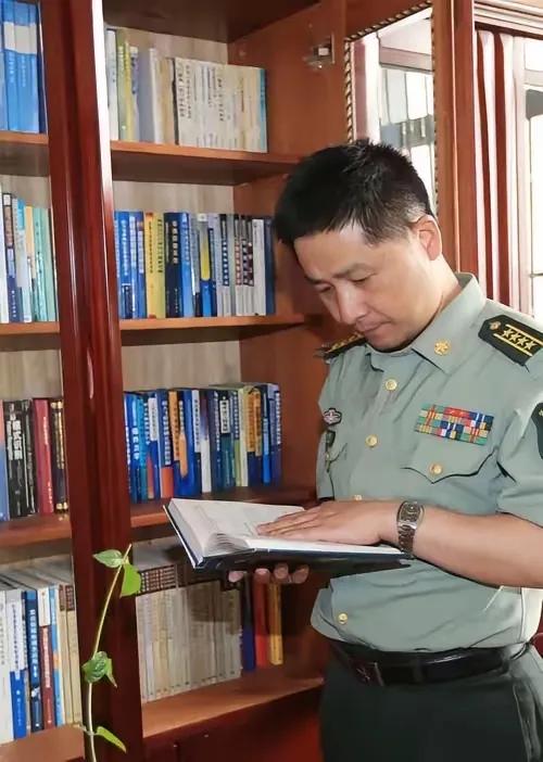 “他让美国导弹在太平洋上空‘自动关机’！30年不露面、不授衔、不上电视，却让五角