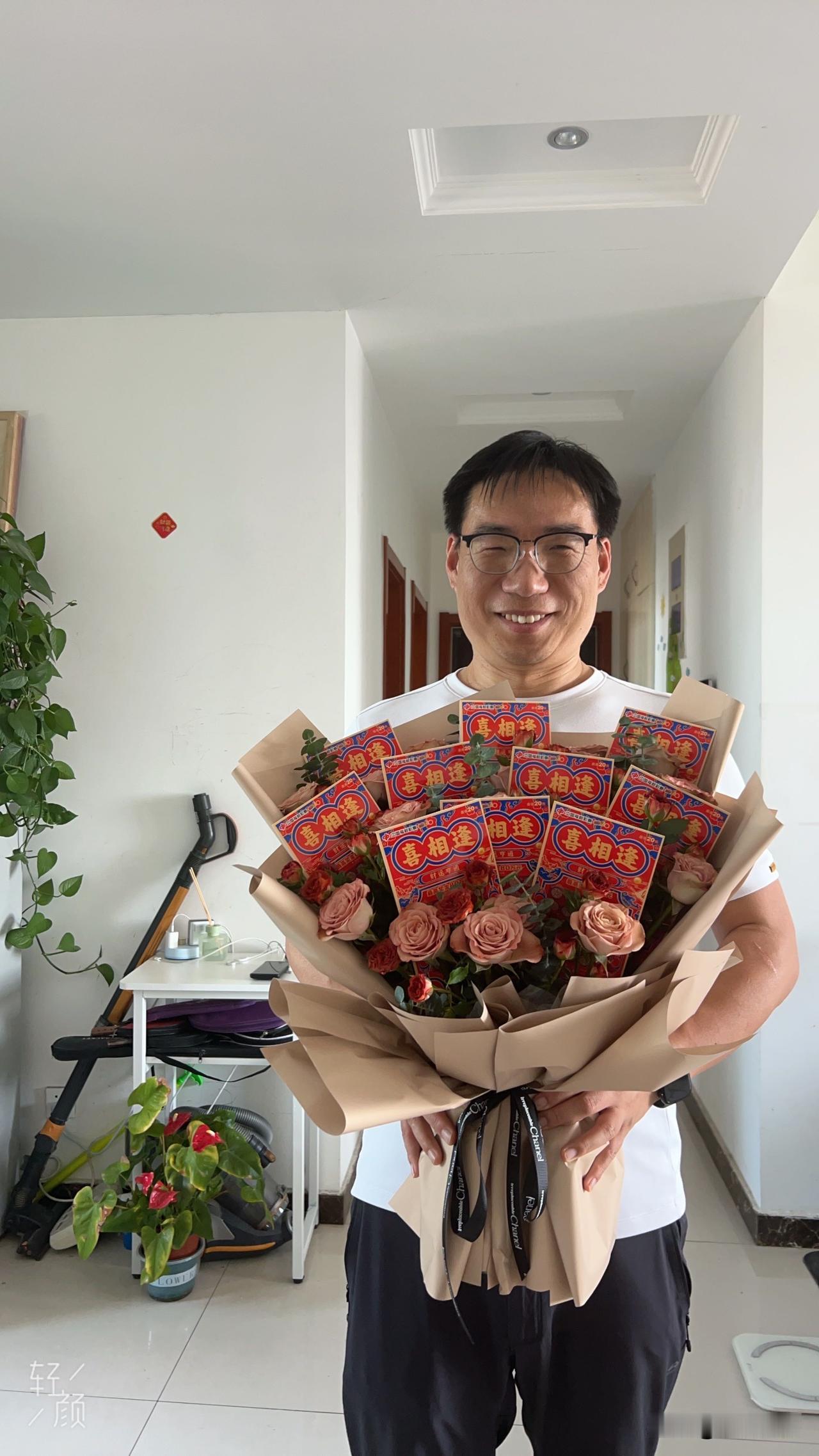 瓷婚纪念
二十年的时光
2006年5月31正是端午节瓷婚 
希望继续下去