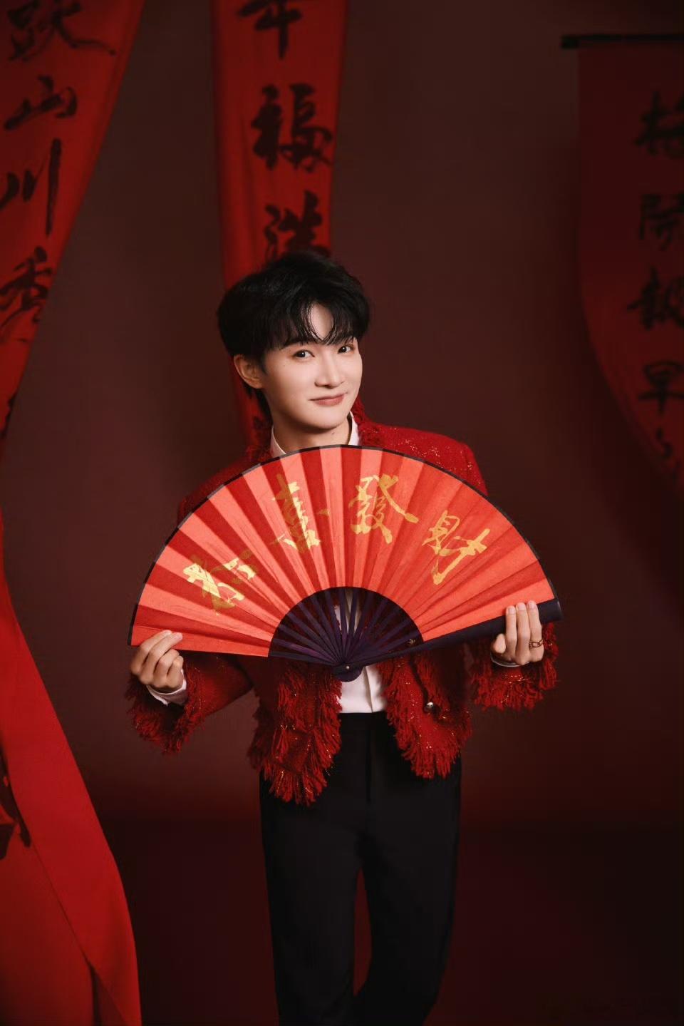周深千万粉丝送粉丝三个千万  粉丝破千万，周深送出“三个千万”祝福：千万要健康！