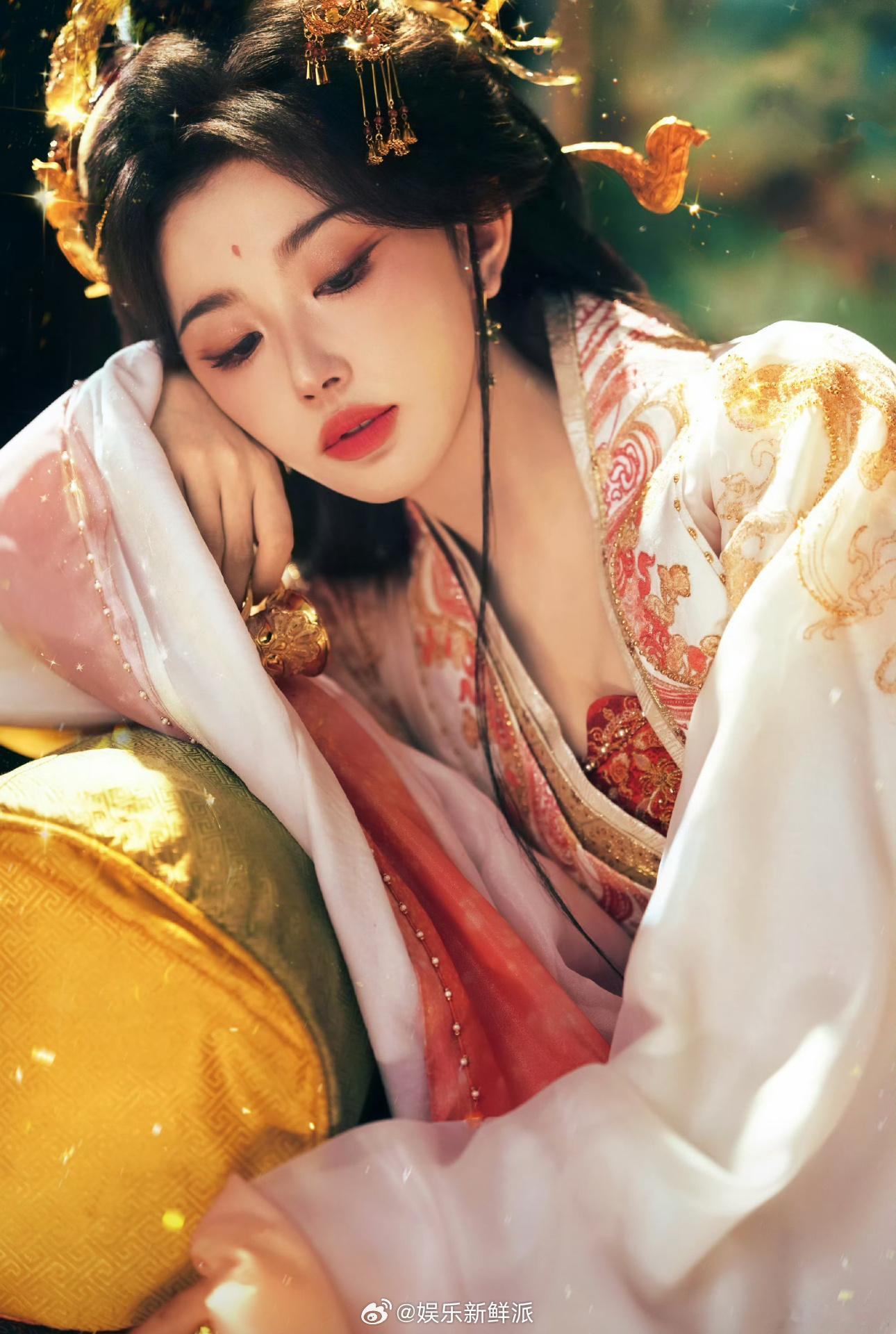 派酱安利孔雪儿古风神图公主超迷人的是心动呀，一个眼神躲不掉～公主出片像呼吸一样简