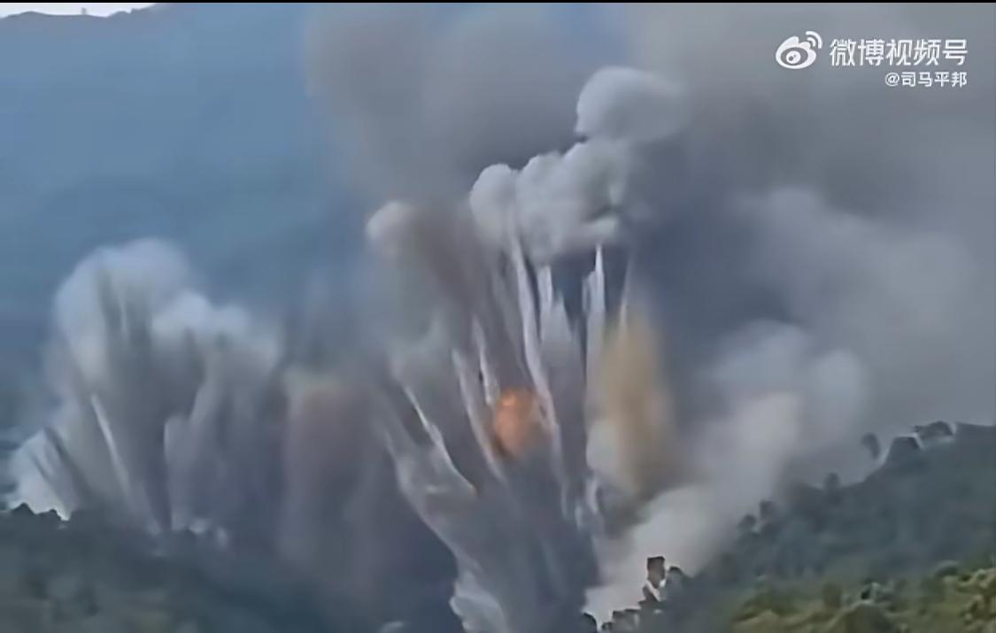 泰柬冲突再起！背后原因太复杂了！
此次冲突看似由于边境地雷引起，根源还是柏威夏寺