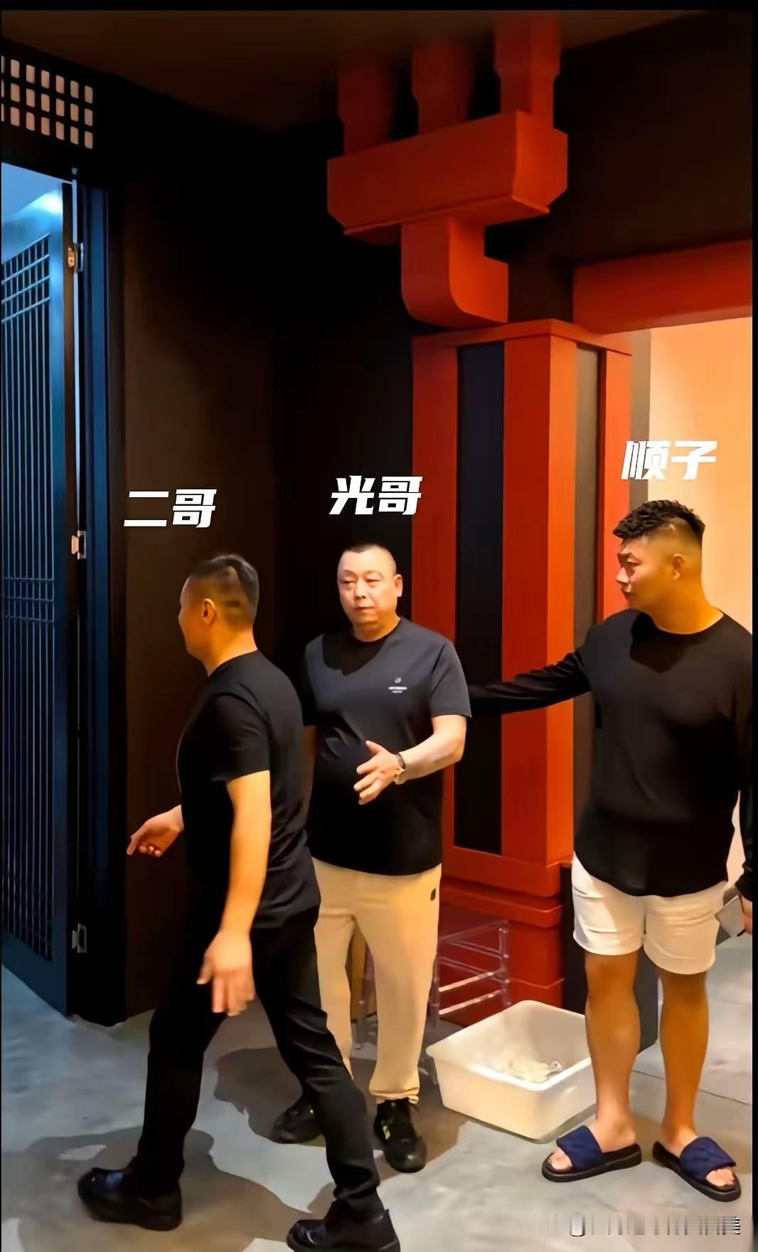 沛县那帮天天晒劳斯莱斯、喝大茅台的网红，真进去了


之前他们可狂得没边——吃个