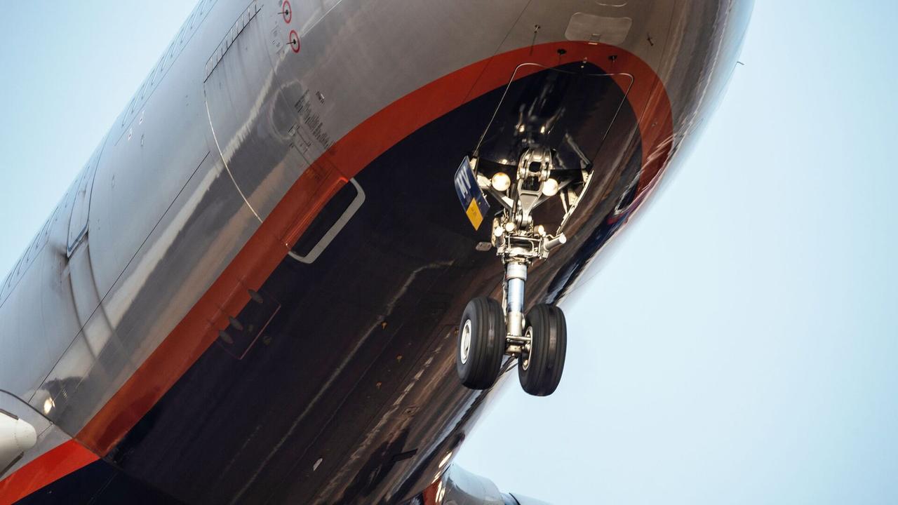 自停飞起首两趟来自阿联酋和阿曼航班成功降落在莫斯科

俄罗斯卫星通讯社 2026