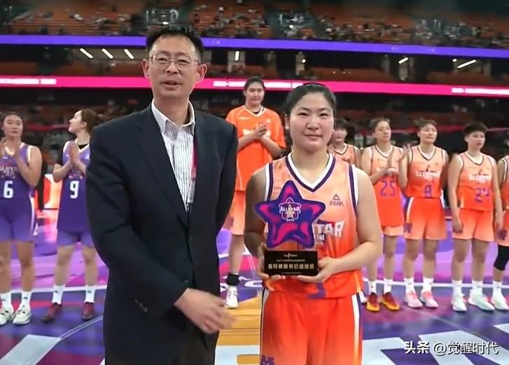 女篮全明星新锐赛MVP刘贝23分