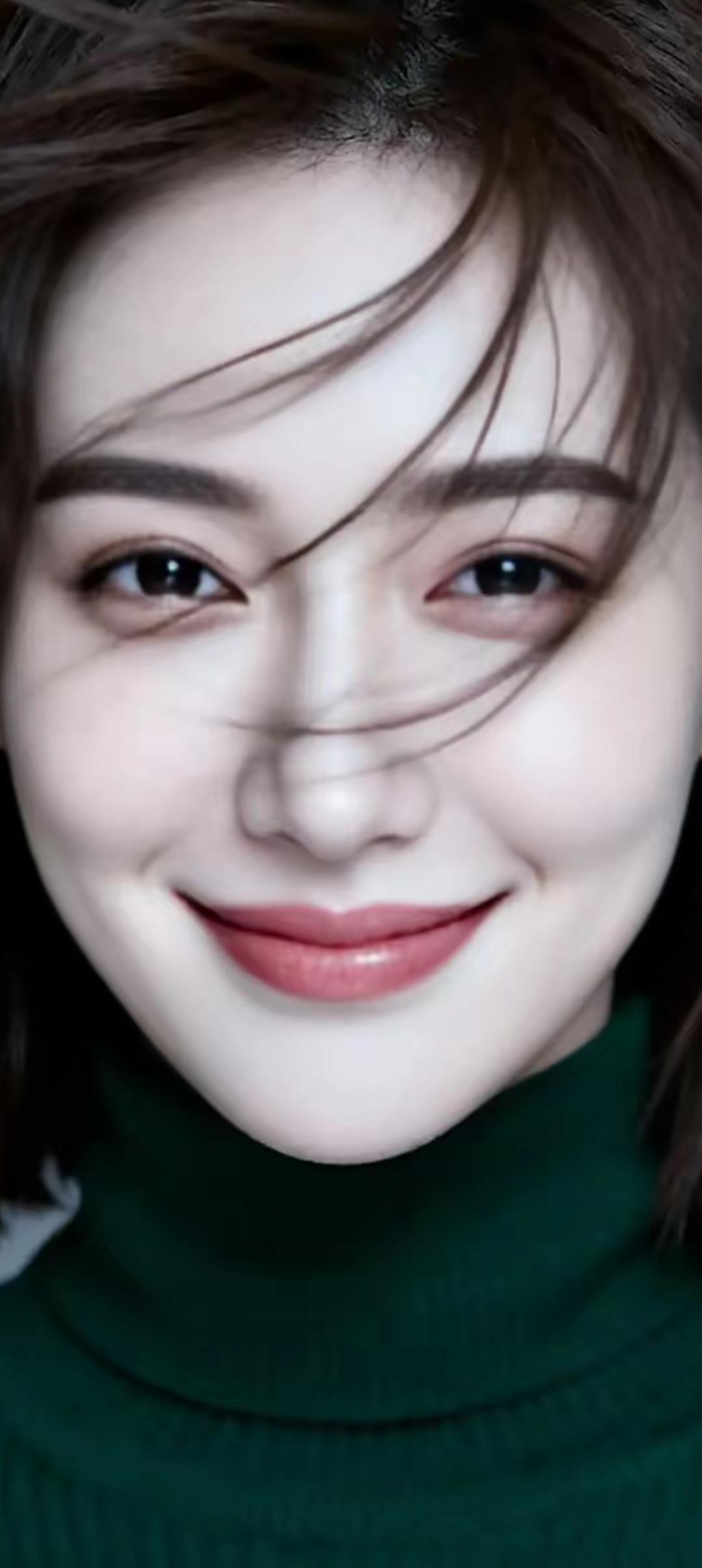温柔甜美的微笑，散发着冬日暖阳的气息。🌞💕