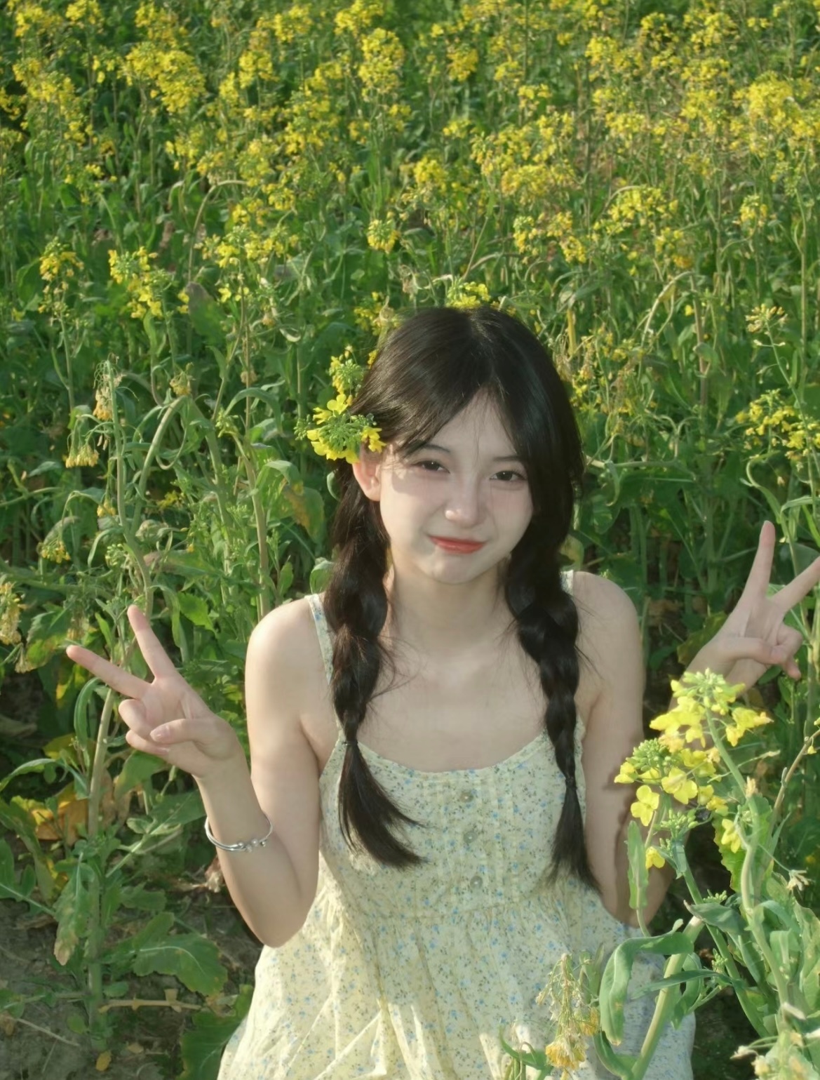 存一些油菜花拍照姿势🌼 ​​​