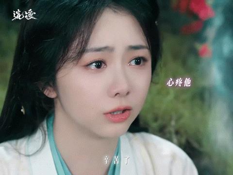 红烨有自己的共感娃娃红烨把对肖瑶的深情，融入到了给小叶子的灵力里。这狗尾巴草手环