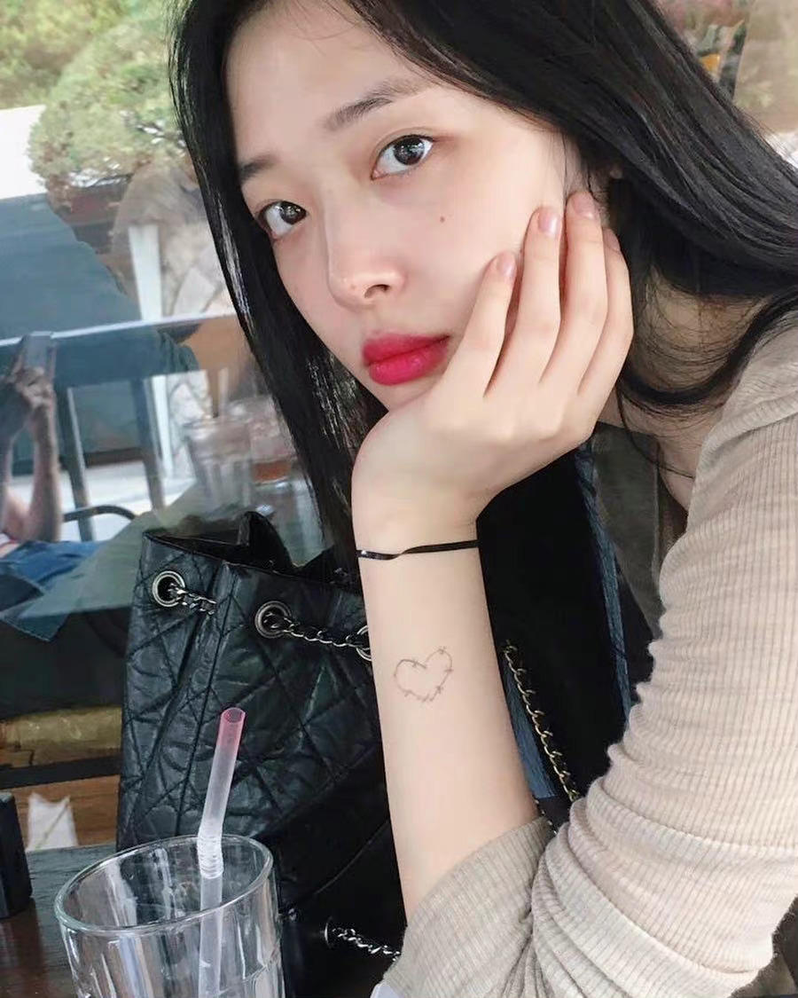 崔雪莉 崔雪莉头像 致美丽的崔雪莉 170714 INS 🍑 漂亮的真理与荷拉