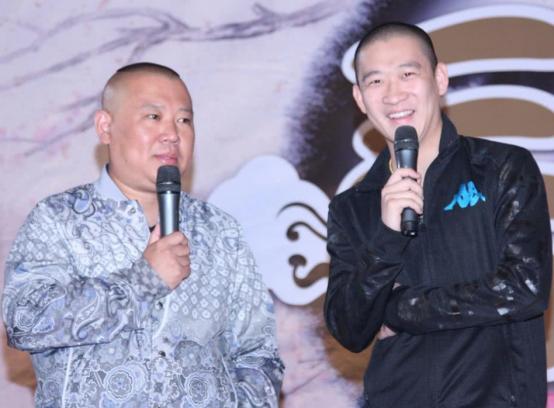 2010年，郭德纲37岁的生日，曹云金姗姗来迟，目中无人地敬酒，且大闹生日现场。