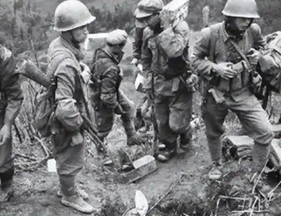 1979年，我军一名战士意外落入两名越南女兵手中，他早已抱定牺牲的决心，可对方盯