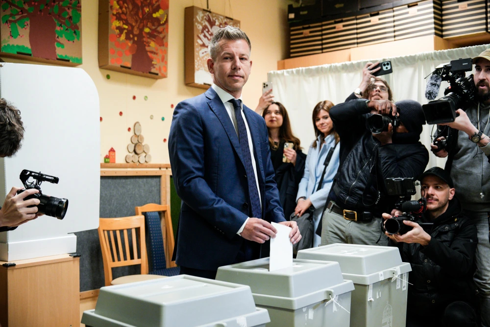 欧盟委员会主席冯德莱恩在X上发文称："今晚欧洲的心脏在匈牙利跳动得更有力了。匈牙