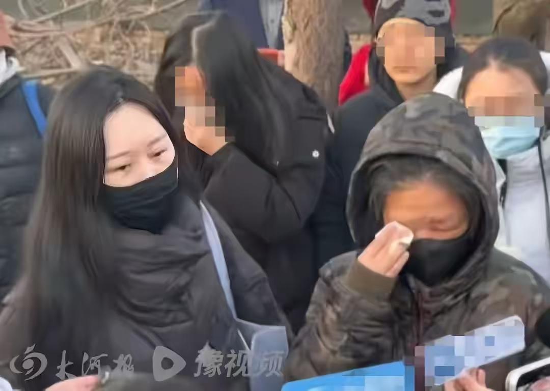 养犬投毒案中，原告出镜始终戴着口罩。开先河的事情，请严肃的对待，人权与动物权，如