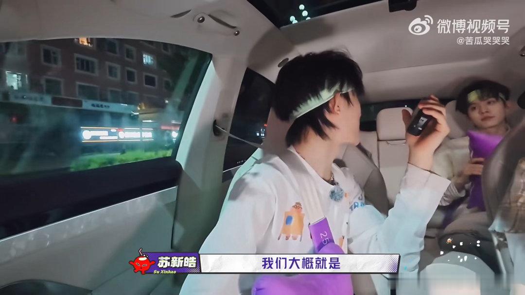 苏新皓说现在差不多在养家了一路向海的少年温情访谈环节令人动容，谈及与父母相聚的话